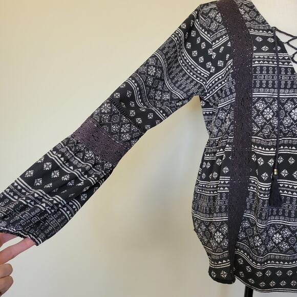 Hint Of Mint Sz L Peasant Boho Long Sleeve Pullover Top Crochet Lace Tassled - Picture 5 of 14